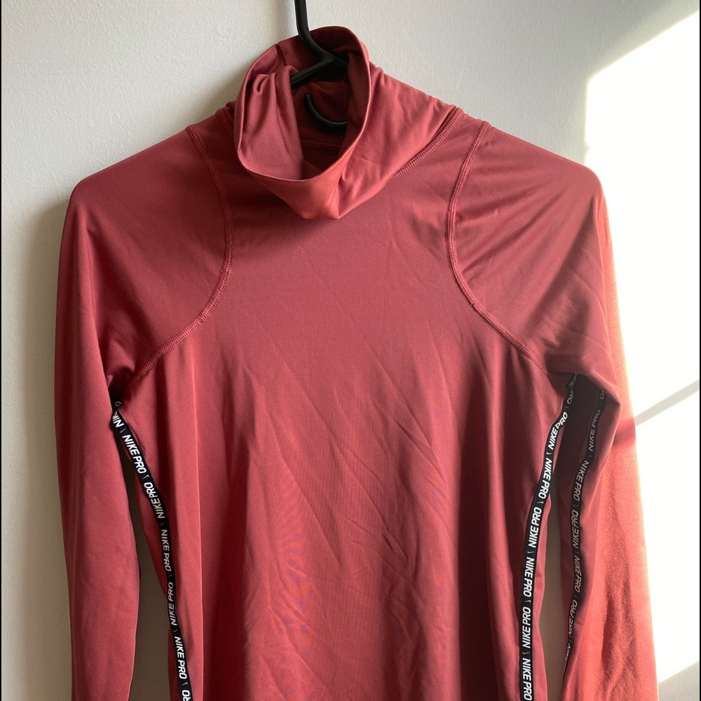 NIKE WORKOUT SHIRT